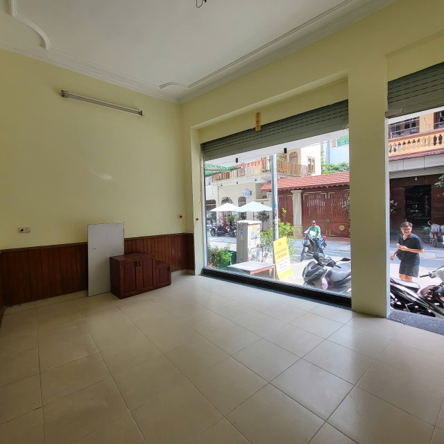 Cho thuê nhà nguyên căn tại 609 Lạc Long Quân,Tây Hồ. DT 60m x 4 tầng, giá 18tr