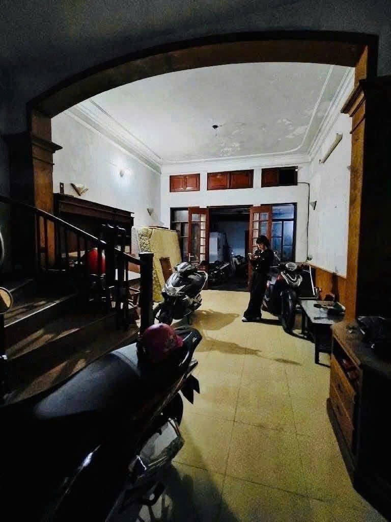 Bán nhà mặt phố Hoa Bằng, Cầu Giấy, 210m2, 5 tầng, mặt tiền 5m, giá 55 tỷ
LÔ GÓC