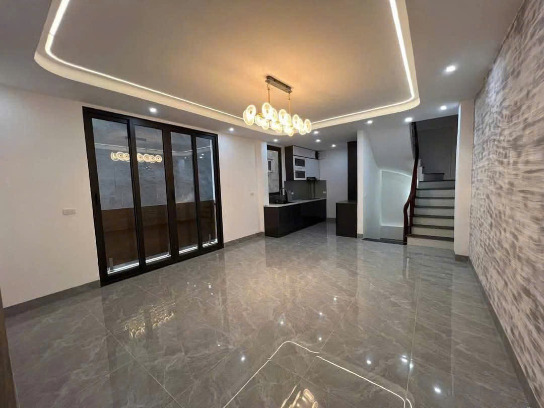 HÀNG ĐẸP VIP KHU VỰC CẦU GIẤY - NHÀ MỚI Ở NGAY - NGÕ 3M BA GÁC ĐUA - VÀI BƯỚC RA PHỐ