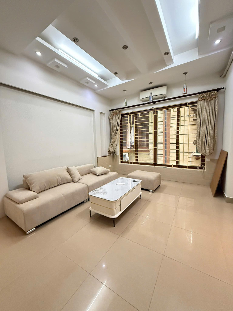 Hàng Hiếm! Trung Kính,Oto Tránh,10m ra phố,DT: 42m2 x 5Tầng,MT: 4.2m,Giá: 15.7 tỷ Cầu Giấy