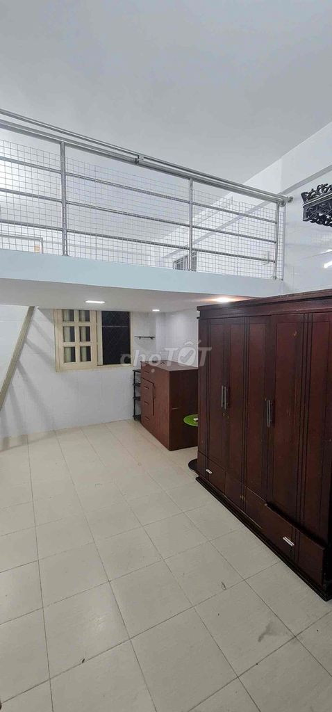 Cho thuê phòng 20m² + gác lửng 10m² tại Quận 1 – Giá dễ thương