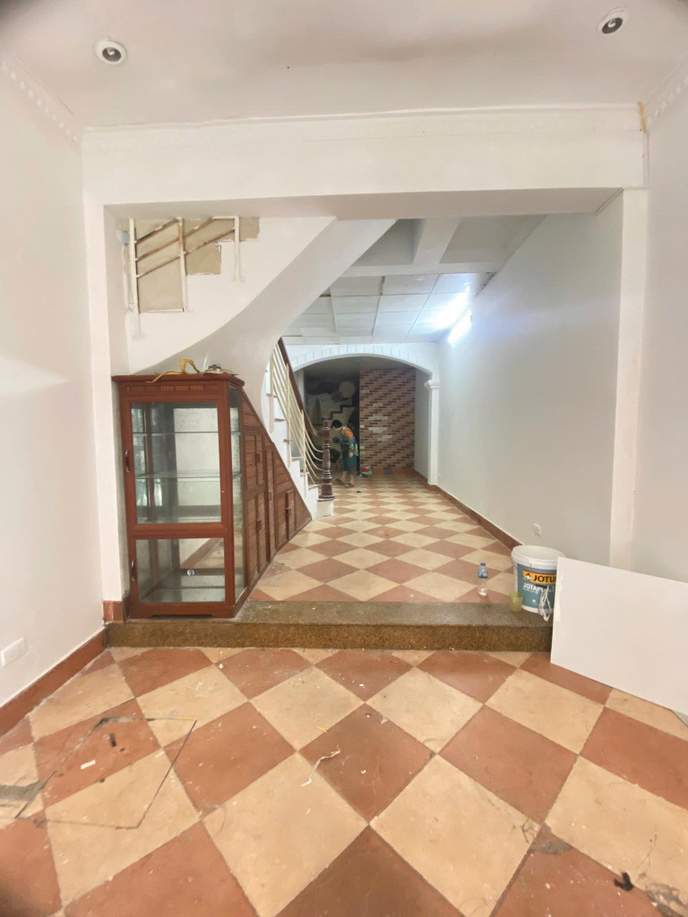 ĐỈNH!  Thái Thịnh,Oto qua nhà,gần Phố,DT: 50m2 x 5 Tầng,MT: 3.5m,Giá: 13.3 Tỷ Đống Đa