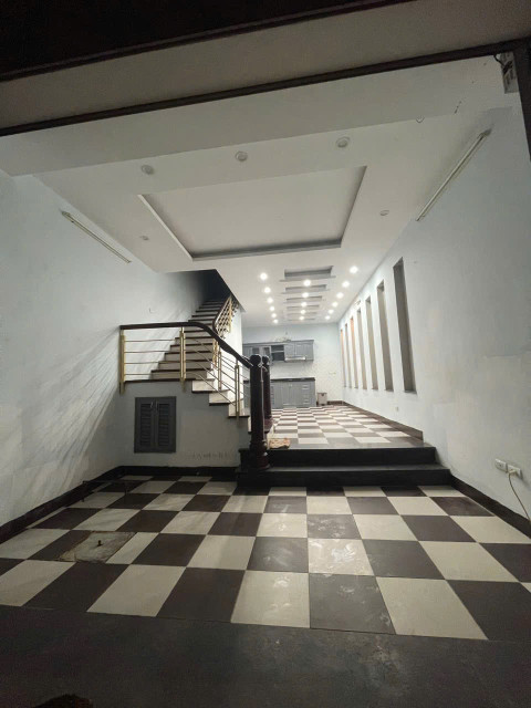 Cho thuê nhà Nguyễn Hoàng Tôn, Xuân La, Tây Hồ. DT 50m x 5 tầng, giá 15tr