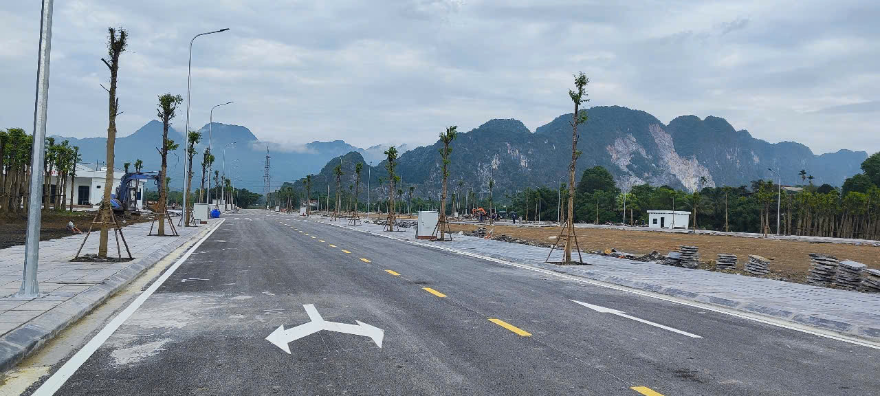 💥 CƠ HỘI GIỮ LẤY MỘT VỊ TRÍ ĐẸP NGAY TRUNG TÂM CHI NÊ – GIÁ CÒN RẤT MỀM!