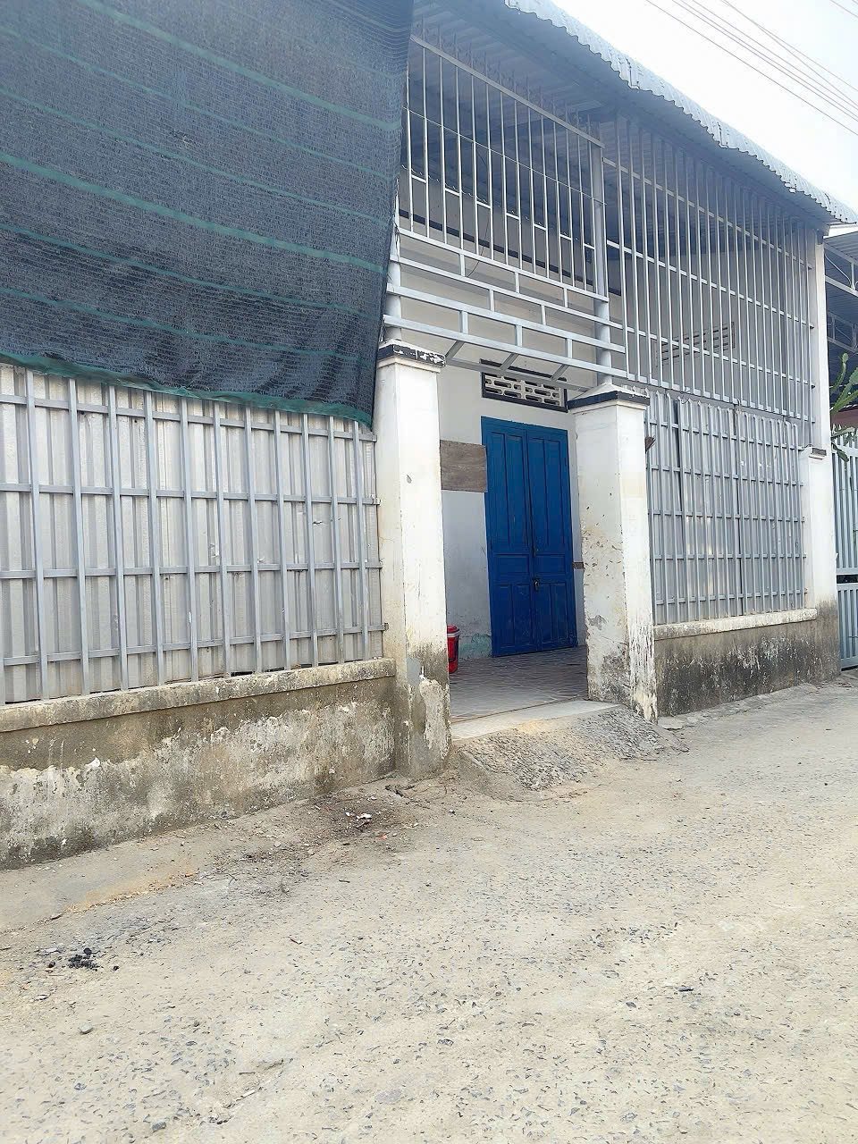 Bán đất, tặng dẫy nhà trọ 
Vi trí ngay khu tái định cư 
Phú Lộc Đông 1 thị trấn Diên Khánh 
DT : 105 mét, Fun đất ở đô thị 
Ngang 7 ,5 mét, sỗ đẹp  
Trên đất có 6 phòng trọ 
Đường bê tông rộng 4m , ô tô 7 chỗ vào tận nơi.
Xung quanh dân cư dầy đặc,