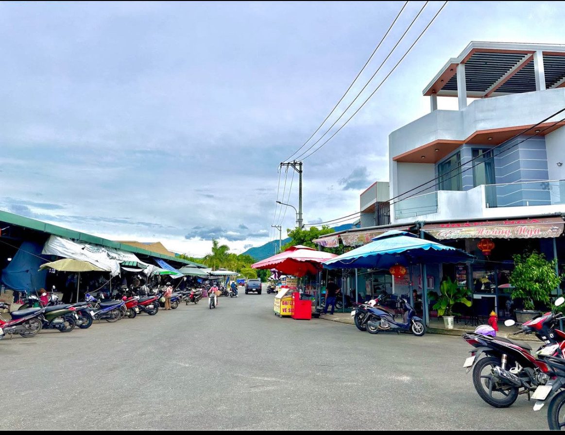 🔥 HOT HOT – ĐÔNG PHÚ QUẾ SƠN 🔥
Ngay trung tâm chợ mới – vị trí cực đẹp để ở và kinh doanh

🏡 ĐẤT NỀN SỔ HỒNG THƠM PHỨC