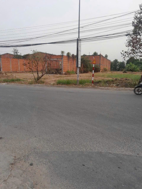 BÁN ĐẤT MĂT TIỀN TỈNH LÔ 825
