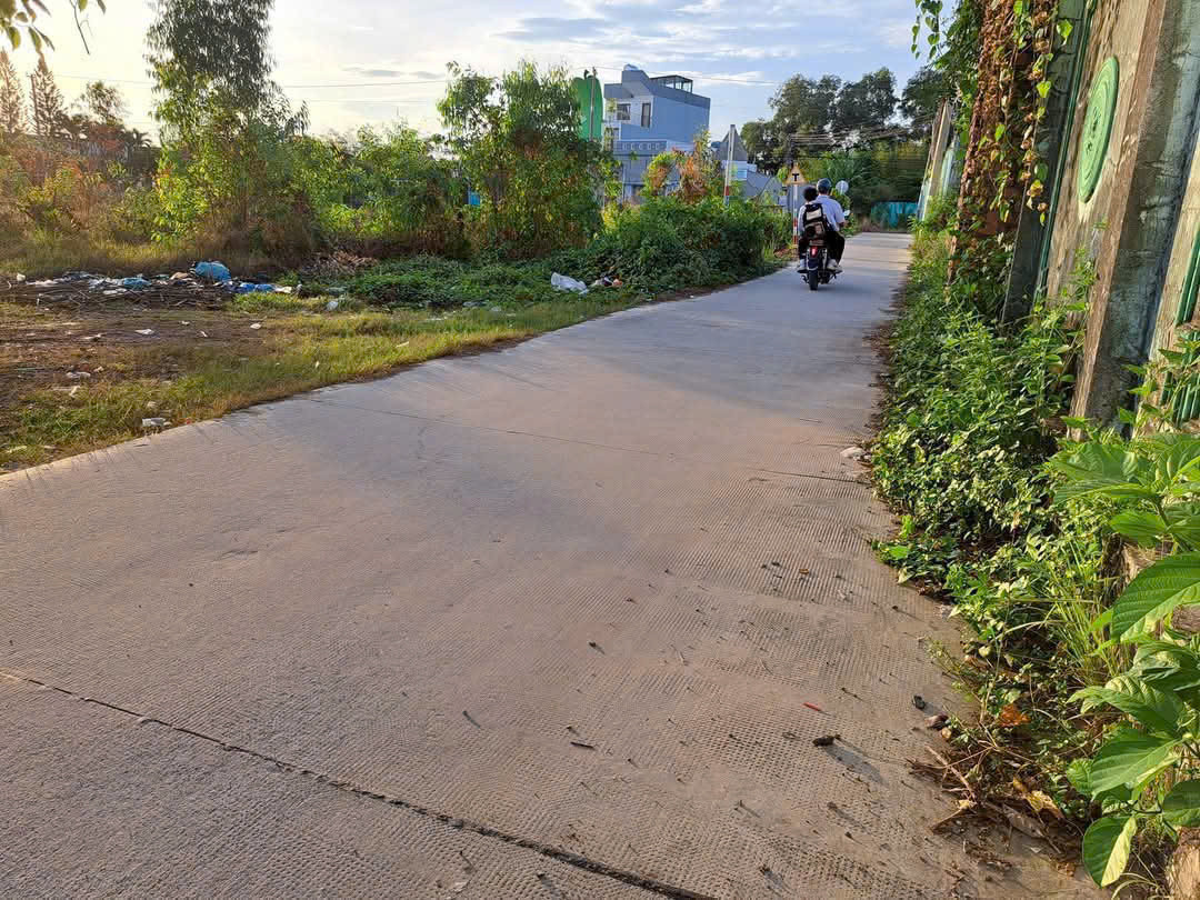 200m2 thổ hẻm khu vực 4, thị trấn Đức Hòa giá 1,05 tỷ