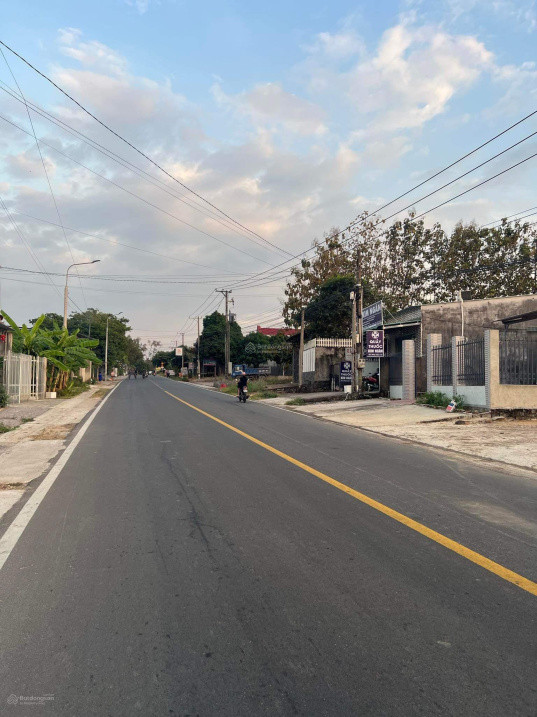 Chính chủ cần bán gấp lô đất tại mặt tiền đường Trần Hưng Đạo, Lạc Tánh, Huyện Tánh Linh, tỉnh Bình Thuận.