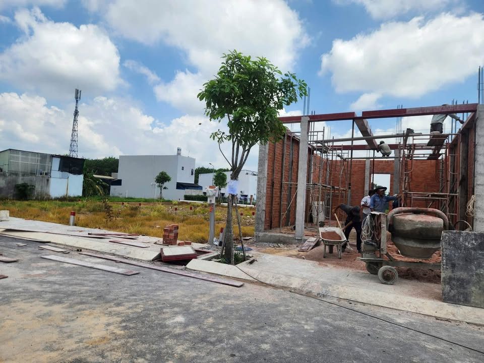 VỀ QUÊ NÊN NHƯỢNG LẠI ĐẤT ODT NGAY QUỐC LỘ 13 THÔNG 2 ĐẦU GIÁ 850 TRIỆU