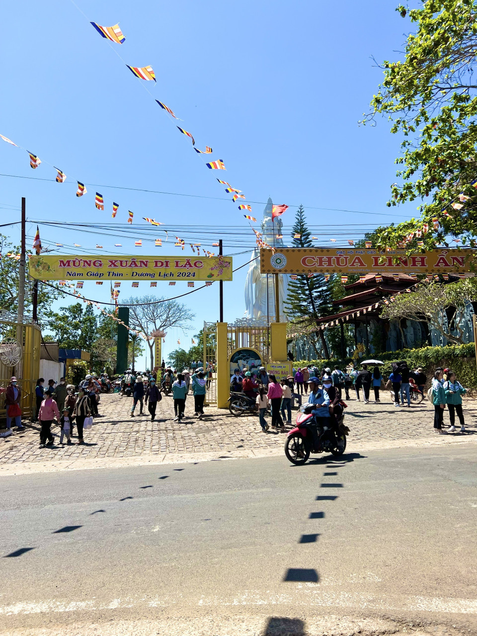 Bán đất ngay ngã 3 khu dân cư 2 mặt tiền đối diện chùa Linh Ẩn