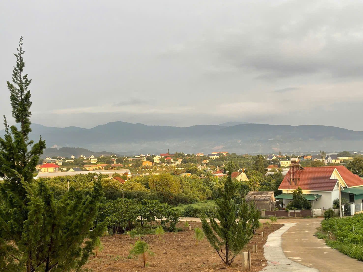 Đất view hồ Từ Liêm ở thị trấn Nam Ban chỉ 800m ra nhựa ĐT 725. GIá 800 triệu