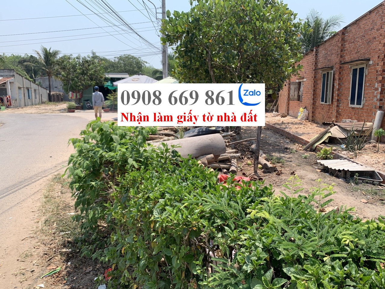 đất 2 MT . cách trường THPT trần phú 600m . thị trấn . tân biên