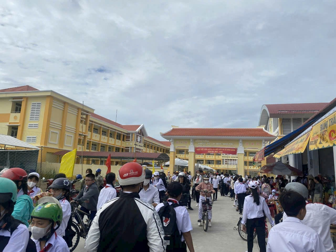 CẦN RA GẤP LÔ NỀN LIỀN KỀ TRƯỜNG TRUNG HỌC CƠ SỞ TT THẠNH PHÚ - BẾN TRE (cũ) ==> GIÁ BÁN MONG MUỐN 1TỶ650
