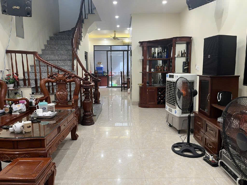 NHÀ DÂN XÂY BỀ THẾ 4 TẦNG Thang  MÁY MẶT PHỐ - TRUNG TÂM TT TRÂU QUỲ