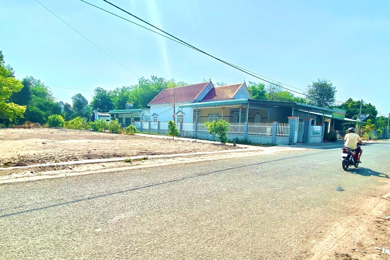 BÁN 2 SỔ 350M2 ĐẤT THỔ CƯ MẶT TIỀN CHỢ HUYỆN, CẶP TRƯỜNG HỌC, ỦY BAN, ĐÚNG 245TR