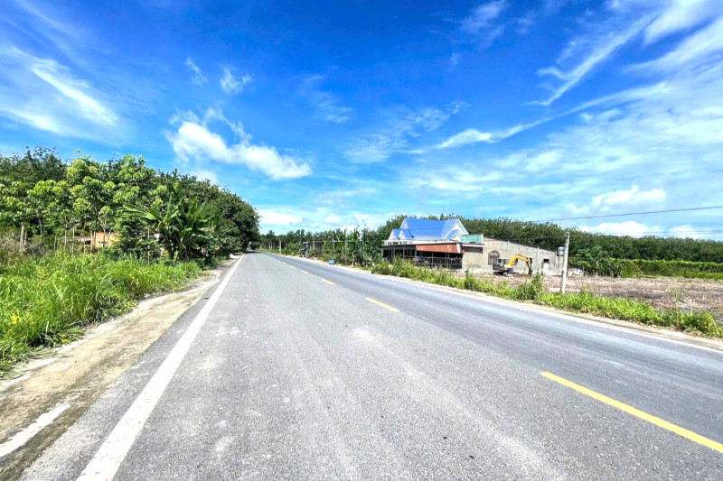 BÁN LÔ ĐẤT NGAY NÚT GIAO CAO TỐC CHƠN THÀNH  201,3M2, TC, SHR 290TR