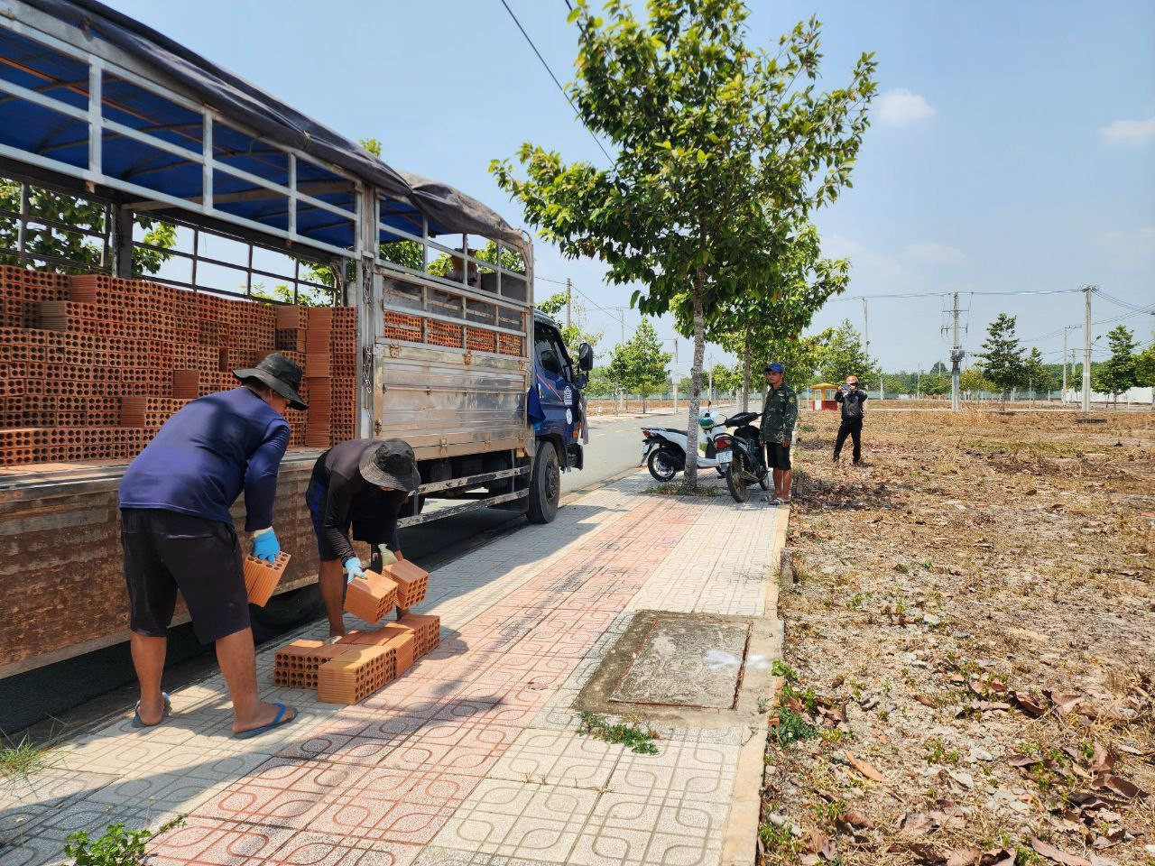 Cần bán gấp 1 lô đất giá 890 triệu sổ hồng riêng