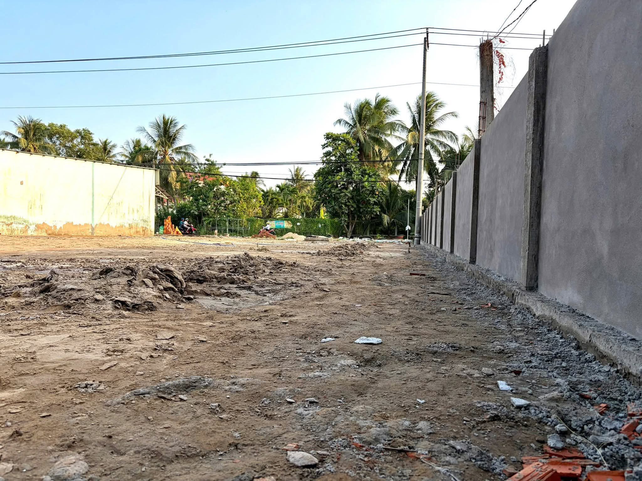 Cho thuê mặt bằng 700m2 mặt tiền Ql57B,giá 15 triệu