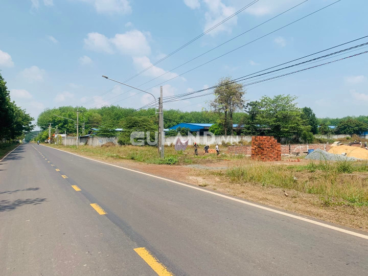 CẦN BÁN GẤP 250M2 ĐẤT GẦN SÂN BAY, ĐƯỜNG LỚN 12M NGAY CHỢ DÂN CƯ ĐÔNG. GIÁ 450 TRIỆU