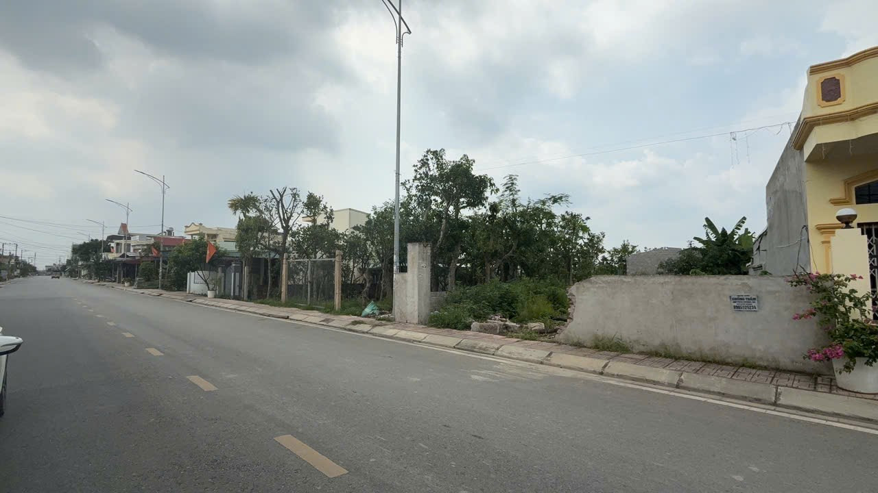 Bán đất 195m² ngang 9m . mặt đường liên xã 12m . giá 3.65 tỷ Xã An Lão(Tân Dân). liên hệ 0362558882