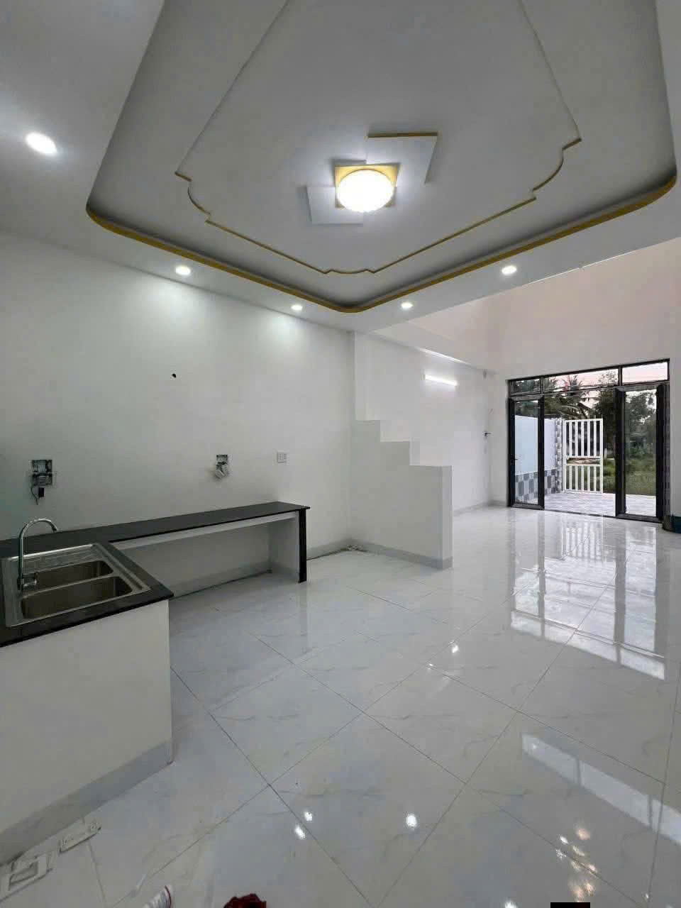 Bán nhà mới xây xã An Thạnh, Bến Lức đối diện Waterproof dt 100m2, 1 lửng , 3pn,2wc giá 2,15 tỷ