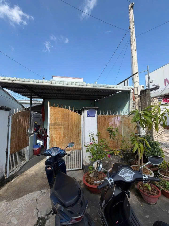 Chủ Ngộp bán gấp dãy trọ 7 phòng 155m2, Gần KCN Trảng Bàng, Tx Trảng Bàng, Tây Ninh, giá 800 triệu.