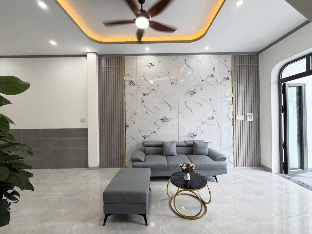 NHÀ TRỆT LẦU MỚI HOÀN THIỆN – SHR FULL THỔ CƯ
• 💸 Trả trước chỉ 500TR sở hữu ngay nhà 2 mặt tiền