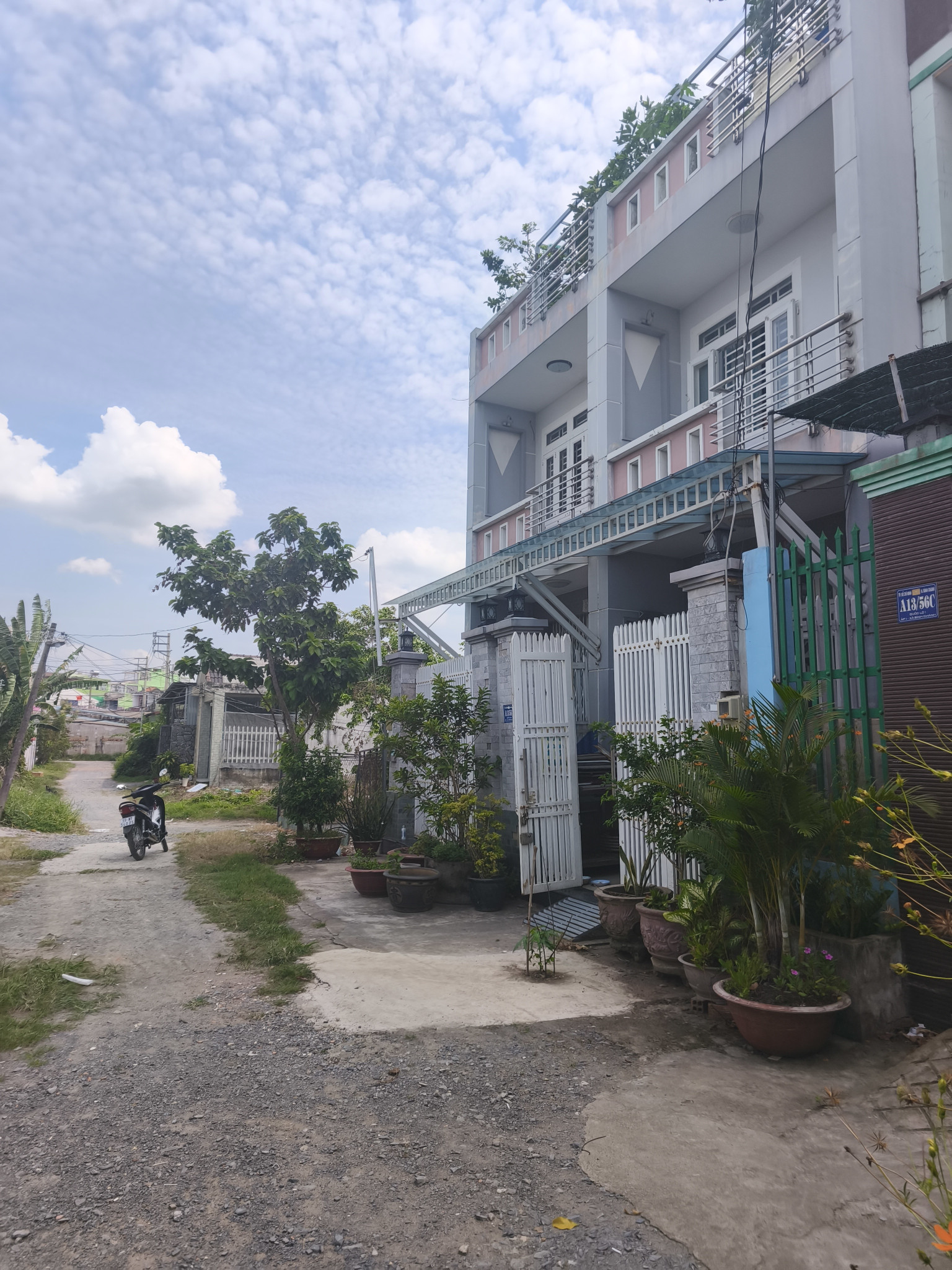 Bán đất đối diện chợ Bình Chánh,kdc hiện hữu, xây dựng tự do