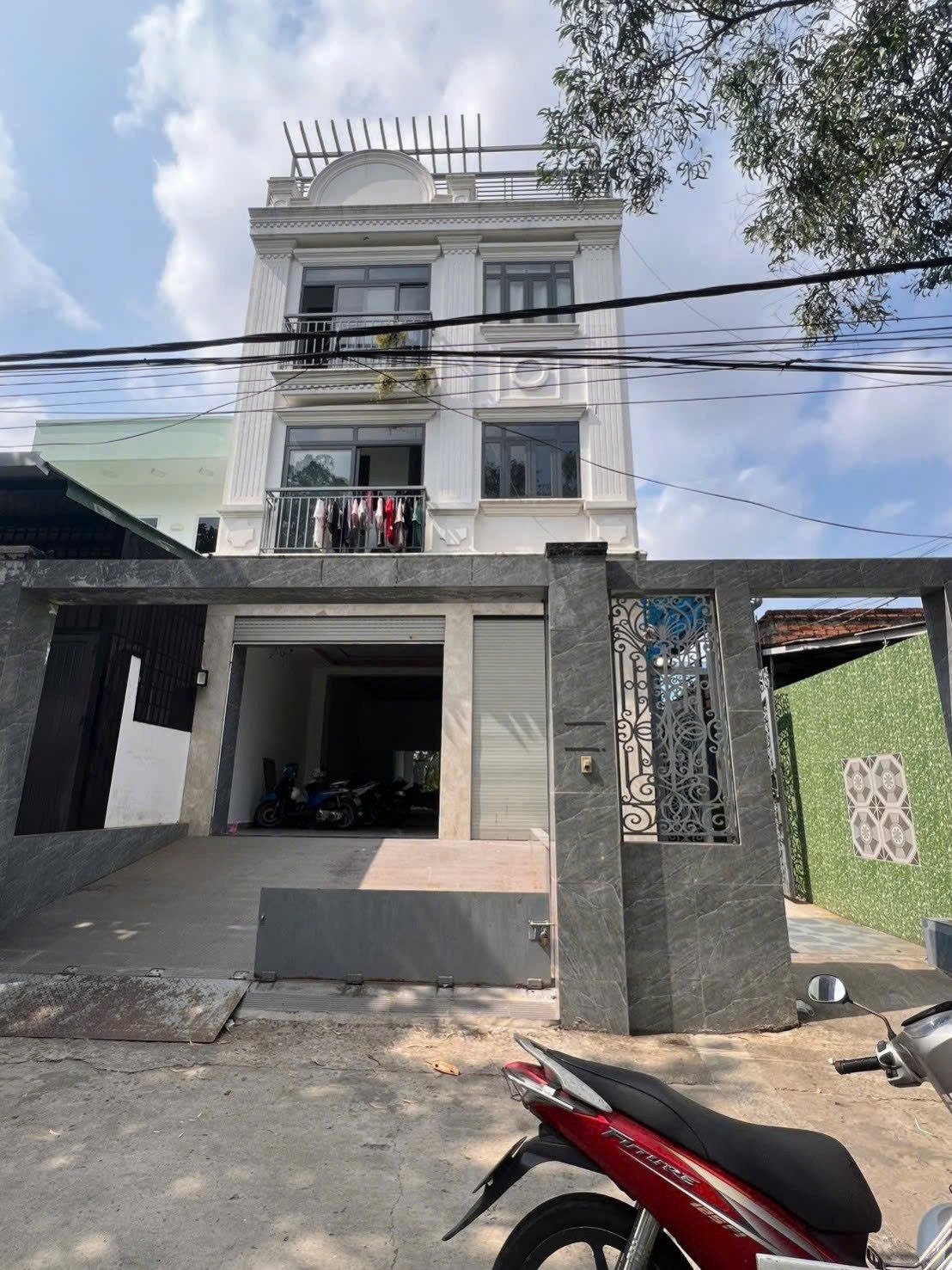 Bán CHDV 15 Phòng 215m2 (8x27) 1Trệt 2 Lầu đúc, thu nhập 40tr, ngay chợ Bình Chánh