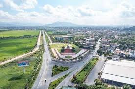 BÁN LÔ ĐẤT VUÔNG NHƯ BÁNH CHƯNG BẮC MÃ 1, PHƯỜNG BÌNH DƯƠNG  Diện tích: 4.800m²  Trong đó có 400m² thổ cư, còn lại là đất trồng cây lâu năm  Mặt tiền: Gần 30m, đường bê tông rộng, ô tô tránh nhau thoải mái  Thế đất đẹp, vuông vức, bằng phẳng tiện quy hoạc
