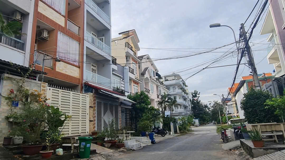 BÁN NHÀ MẶT TIỀN KINH DOANH 3 TẦNG 4*24M KDC BÌNH HƯNG - ĐƯỜNG 12M RỘNG RÃI THOÁNG MÁT -  CHỦ GIẢM SÂU 500 TRĐ => GIÁ CHÀO MỚI CHỈ 9 TỶ