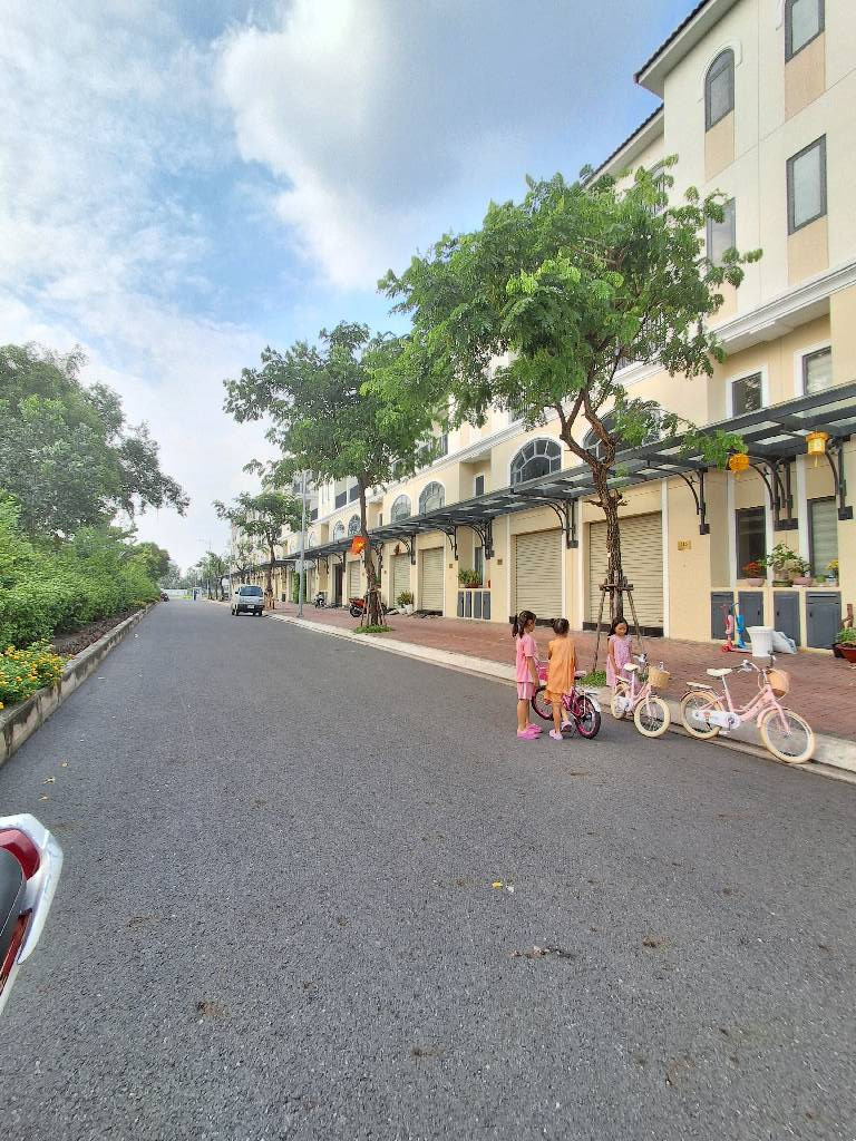 Shophouse 4 tầng DTSD 181m2 KDC Senturia, Bình Hưng Bình Chánh – Sổ hồng – Giá 7,6 tỷ