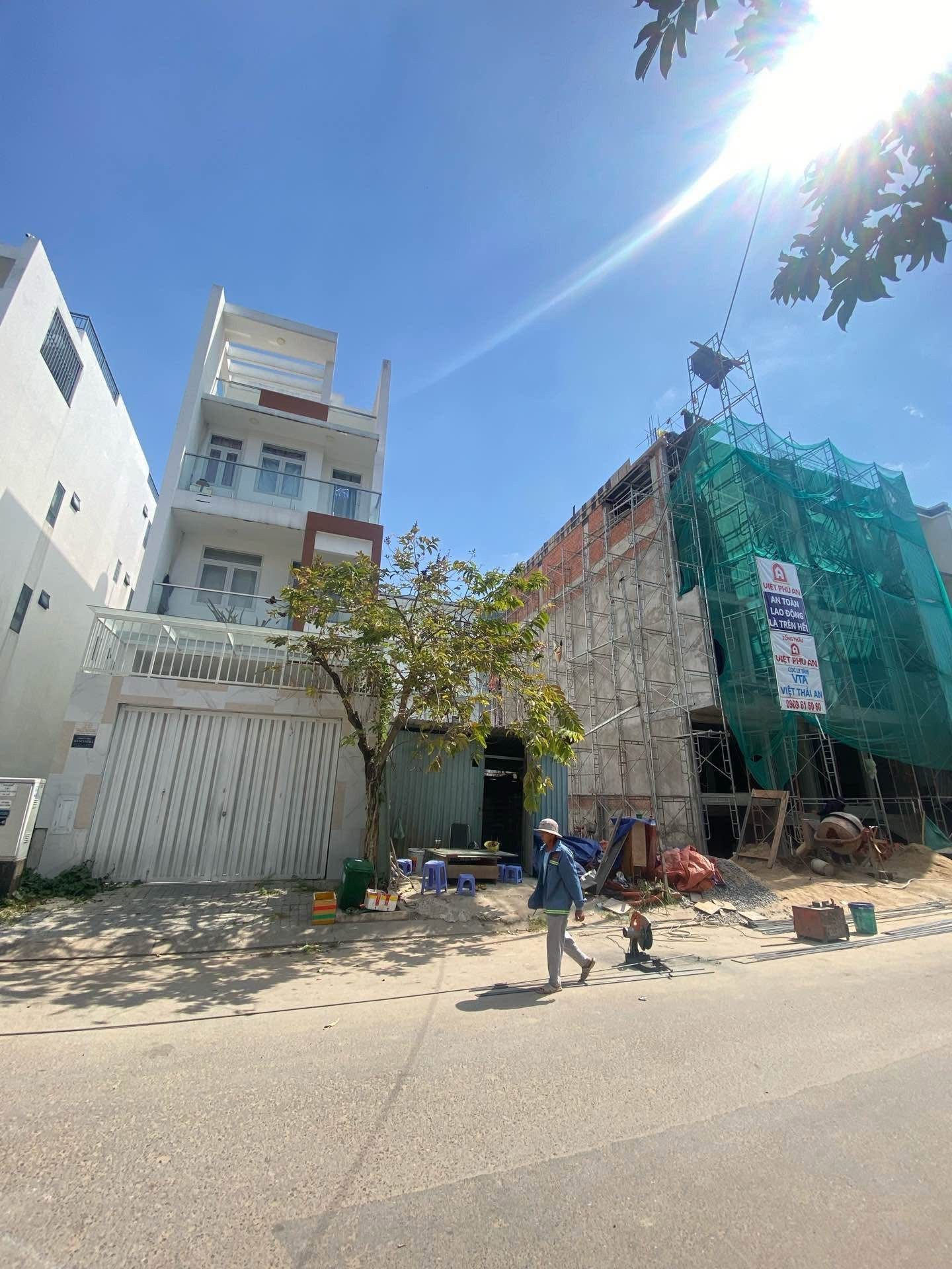 ĐẤT ĐẸP KDC ĐẠI PHÚC GREEN VILLA

Bên cạnh Vân đây là lô đất đẹp tại Đại Phúc Green Villa – Phạm Hùng nối dài.
📐 Diện tích: 5 × 20m (100m²)
🏗️Xây dựng: Hầm – Trệt – 3 Lầu
📍 Mặt tiền đường số 6A rộng rãi, khu villa cao cấp.
💰 Giá: 8.5 tỷ
✨ Gần Phạm 