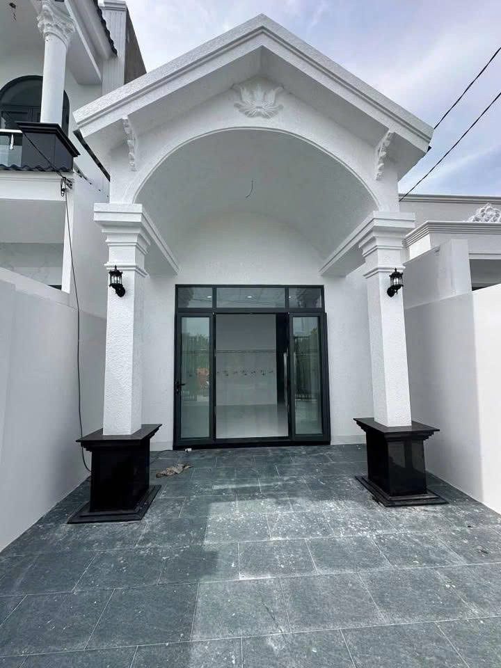Bán Nhà mới xây gần BX Q8