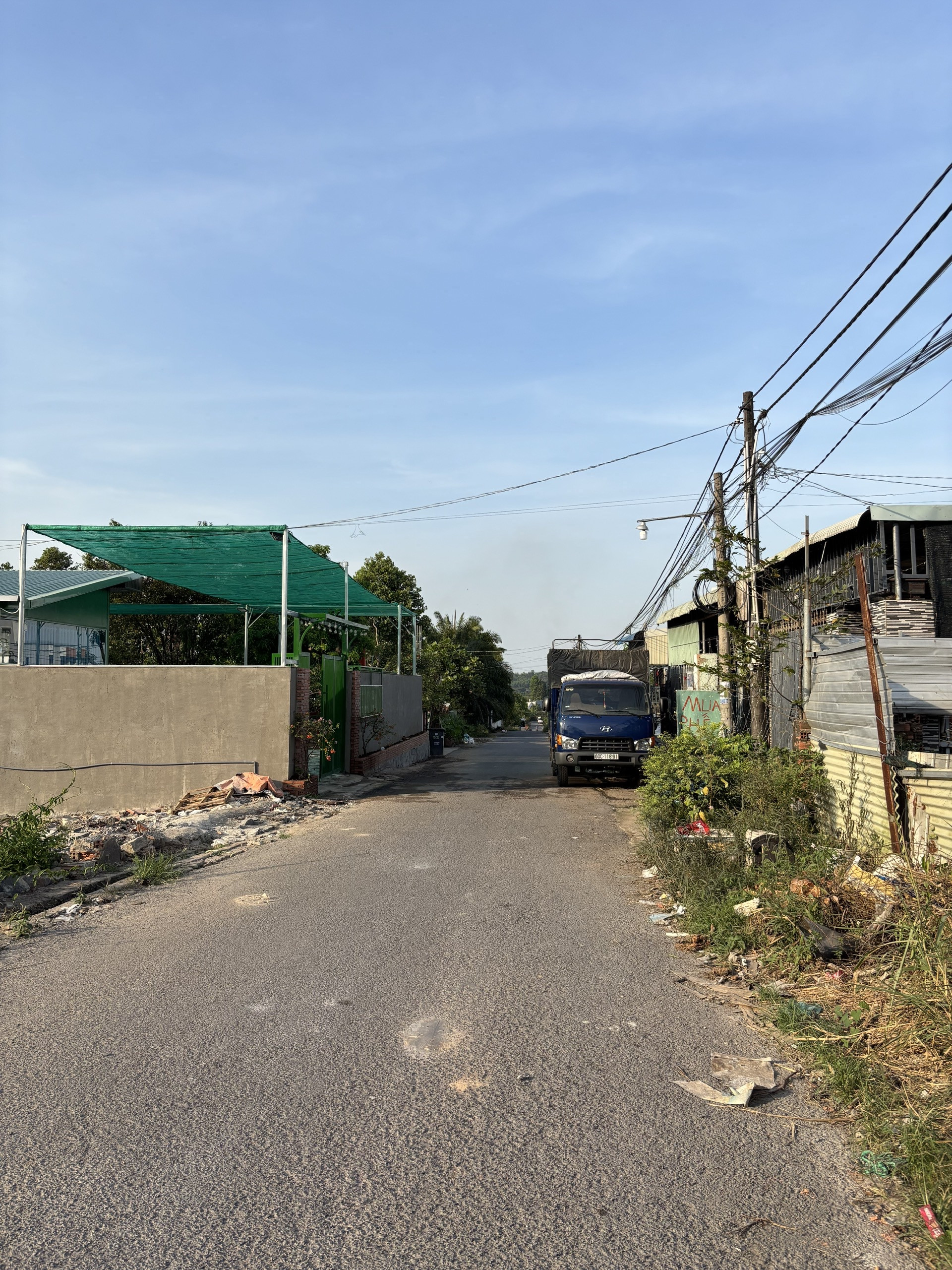 bán lô đất sào mặt tiền đường nhựa tại bình minh trảng bom đồng nai. 1300m2 có 200m thổ cư .mặt tiền 20m.phù hợp làm nhà vườn nghĩ dưỡng hoặc làm kho. cách QL 1A 400m.