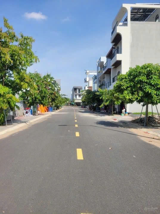 CHỈ 950 TRIỆU SỞ HỮU NGAY LÔ 100M2 ĐỐI DIỆN CÔNG VIÊN TRONG KHU ĐÔ THỊ SÂN BAY LONG THÀNH - SỔ HỒNG SẴN!!!