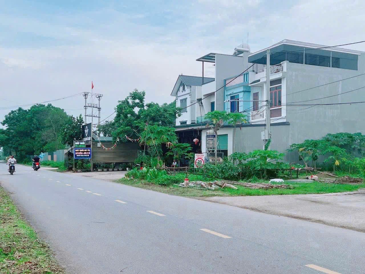 🔥🔥Chủ cần tiền bán nhanh đất phân lô nhà nước full thổ cư
📍 Diện tích 99m² – mặt tiền 5m
📍 Đường 13.5m – ô tô tránh thoải mái
📌 Vị trí:
– Đối diện khu rau sạch Vin
– 1p chợ Quang Hà, C3 Quang Hà
– 3p trường Gia Khánh
– 8p KCN Thăng Long 3, Bá Thiện