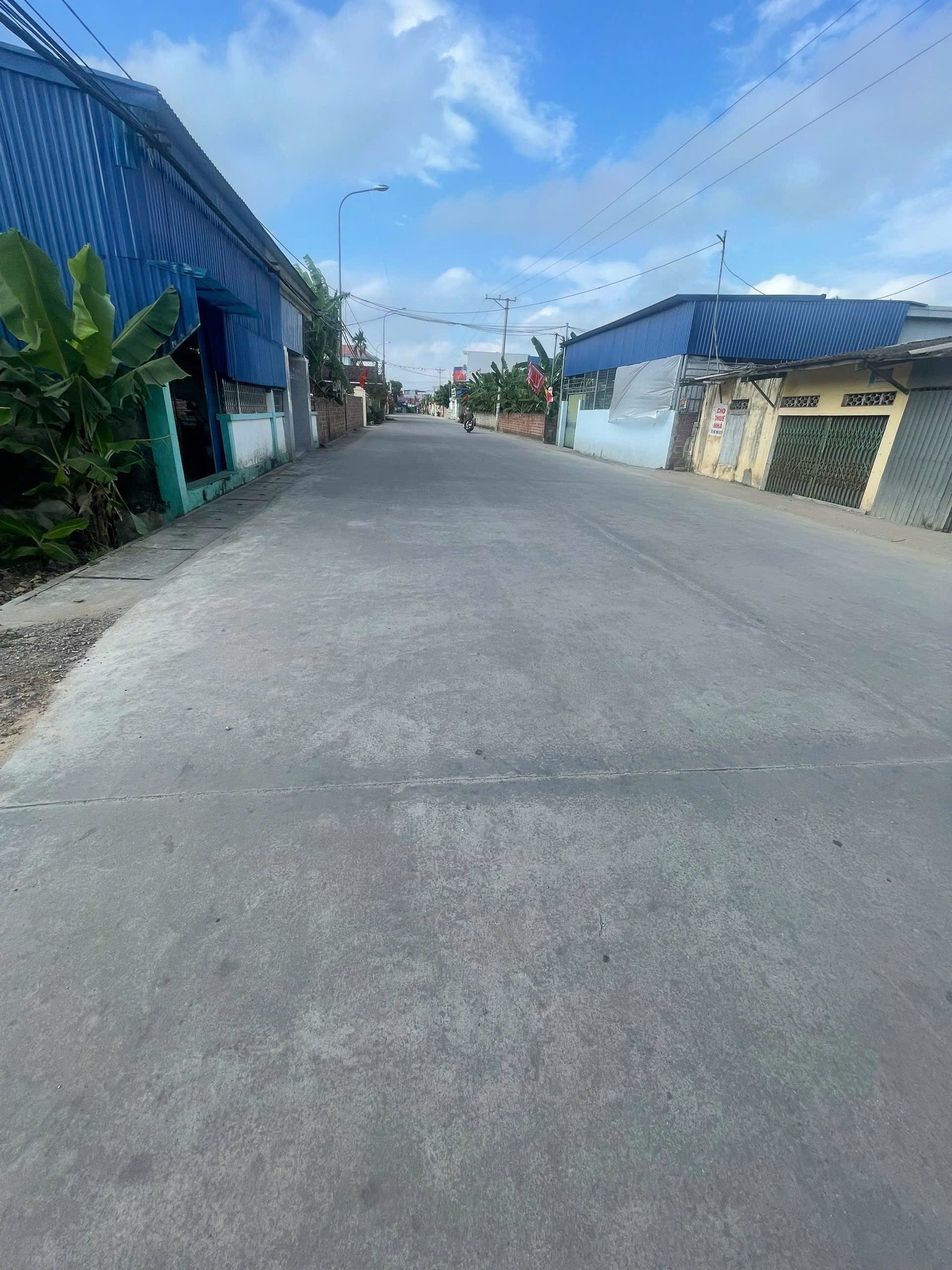 Bán 73 m Cao Nhân ngay trường cấp 2 . Đường rộng 3,4 o tô tránh nhau. L/h:076.231.9990 em Thúy