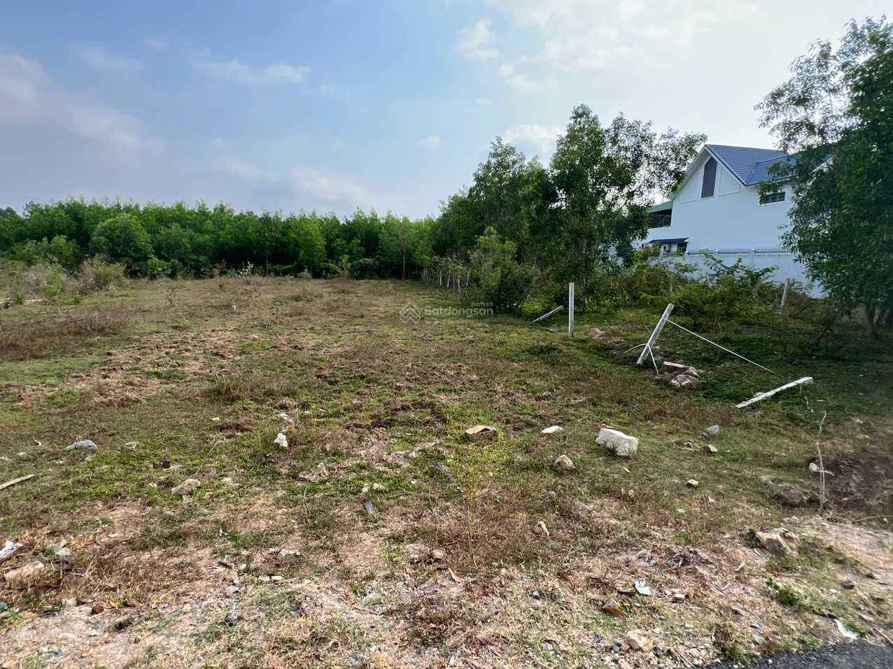 Bán đất 545m² ngang 10m giá 2.8 tỷ Xã Châu Pha
