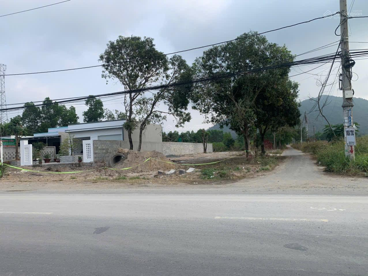 Bán đất 835m² ngang 17m giá 15 tỷ Xã Châu Pha