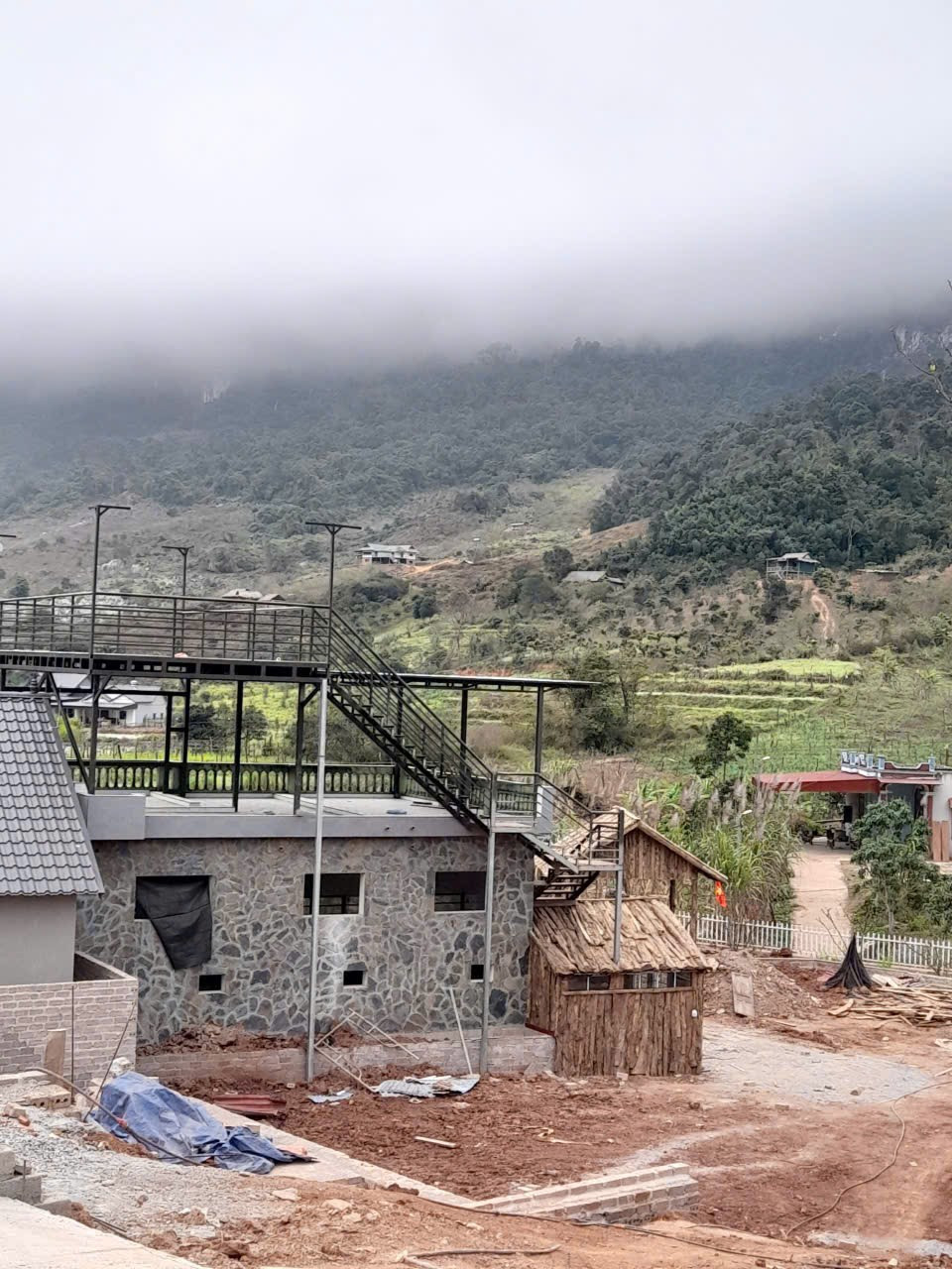 BÁN KHỦ NGHỈ DƯỠNG SÁT THÁC DẢI YẾM 2.700 m²