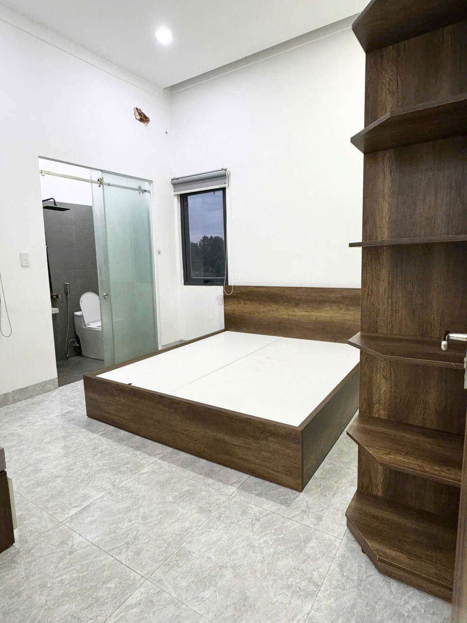 NHÀ HẺM 451 YMOAN RẺ TRAI CÁCH TRƯỜNG NƠ TRANG LƠN 200M