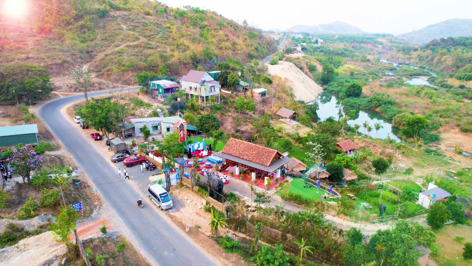 Bán đất 4 sào trên sổ ( thực tế 7 sào ) ngang 32m giá 6.4 tỷ Xã Cư Jút