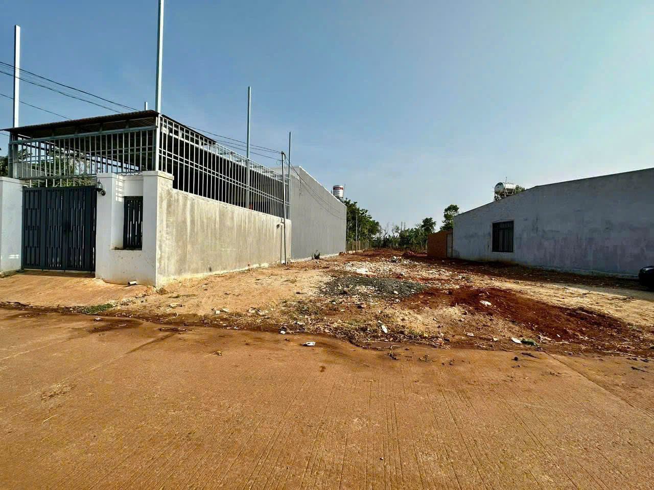ĐẤT HẺM CẤP 1 TỈNH LỘ 8 KHU SINH THÁI HIM LAM. SÁT GẦN KHU DỰ ÁN TRUNG NGUYÊN 100 TỶ VÀ GẦN TRỤ SỞ CÔNG AN TỈNH ĐÃ KHỞI CÔNG.