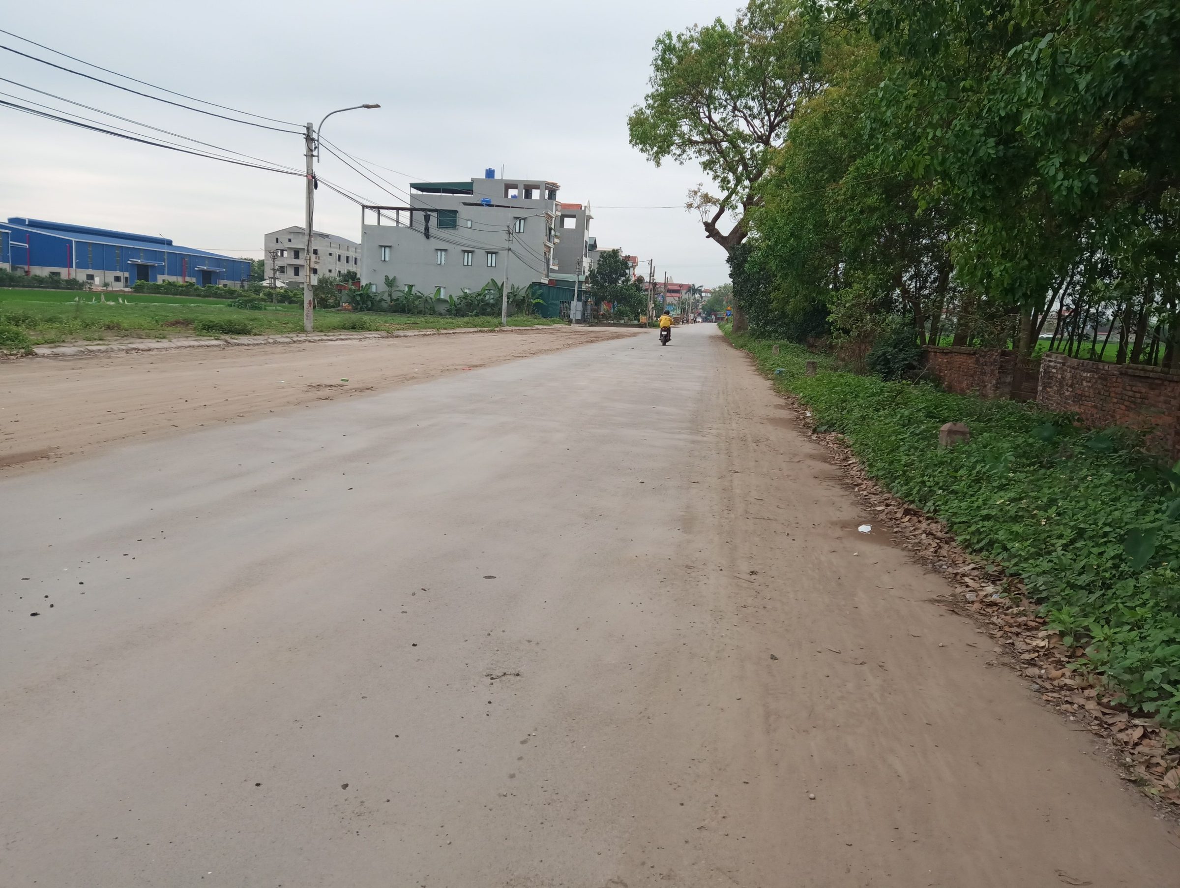 BÁN TRỤC CHÍNH LƯƠNG TÀI ĐẤT ĐẤU GIÁ 117,5m2, đường cực rộng, giá tốt: 0835459289