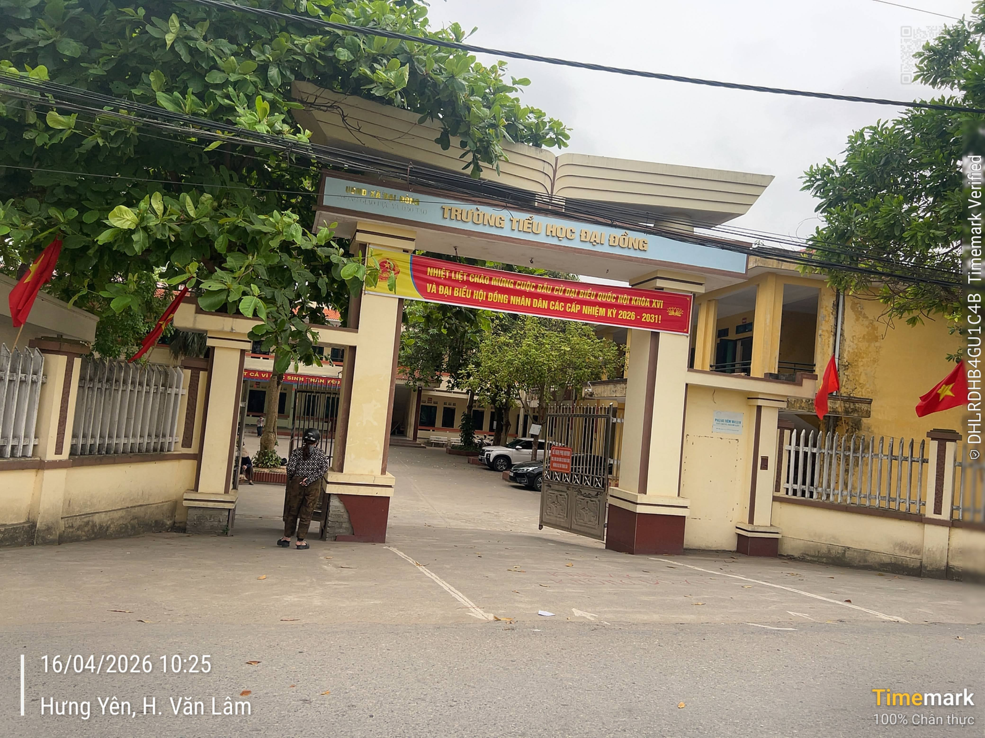 "Đất nền tại đình tổ đại đông hưng yên, Đường Đại Từ, Xã Đại Đồng, Hưng Yên (cũ: Huyện Văn Lâm, Hưng Yên) với diện tích 60m2, giá chỉ 1,3 tỷ VND.

- Pháp lý đầy đủ, sổ đỏ.
- Chiều ngang mặt tiền 5.5m, phù hợp cho việc kinh doanh.
- Đường vào rộng 6m, 
