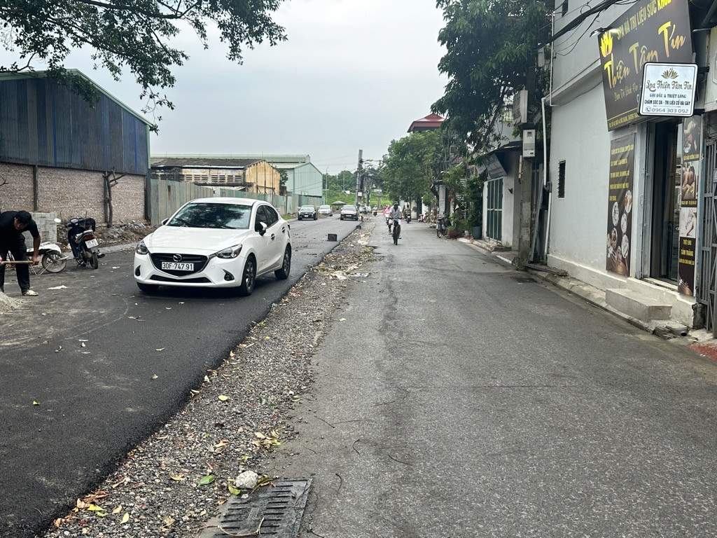 Ban nha Ỷ Lan, Gia Lâm 220m, 5 tầng, giá 17,9 tỷ. Mặt phố ô tô tải tránh. VIEW Hồ điều hoà tuyệt đẹp.