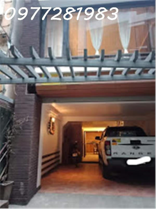 Nhà dân xây cạnh Nhổn Gara, kinh doanh xe tải, giá 10.5 tỷ