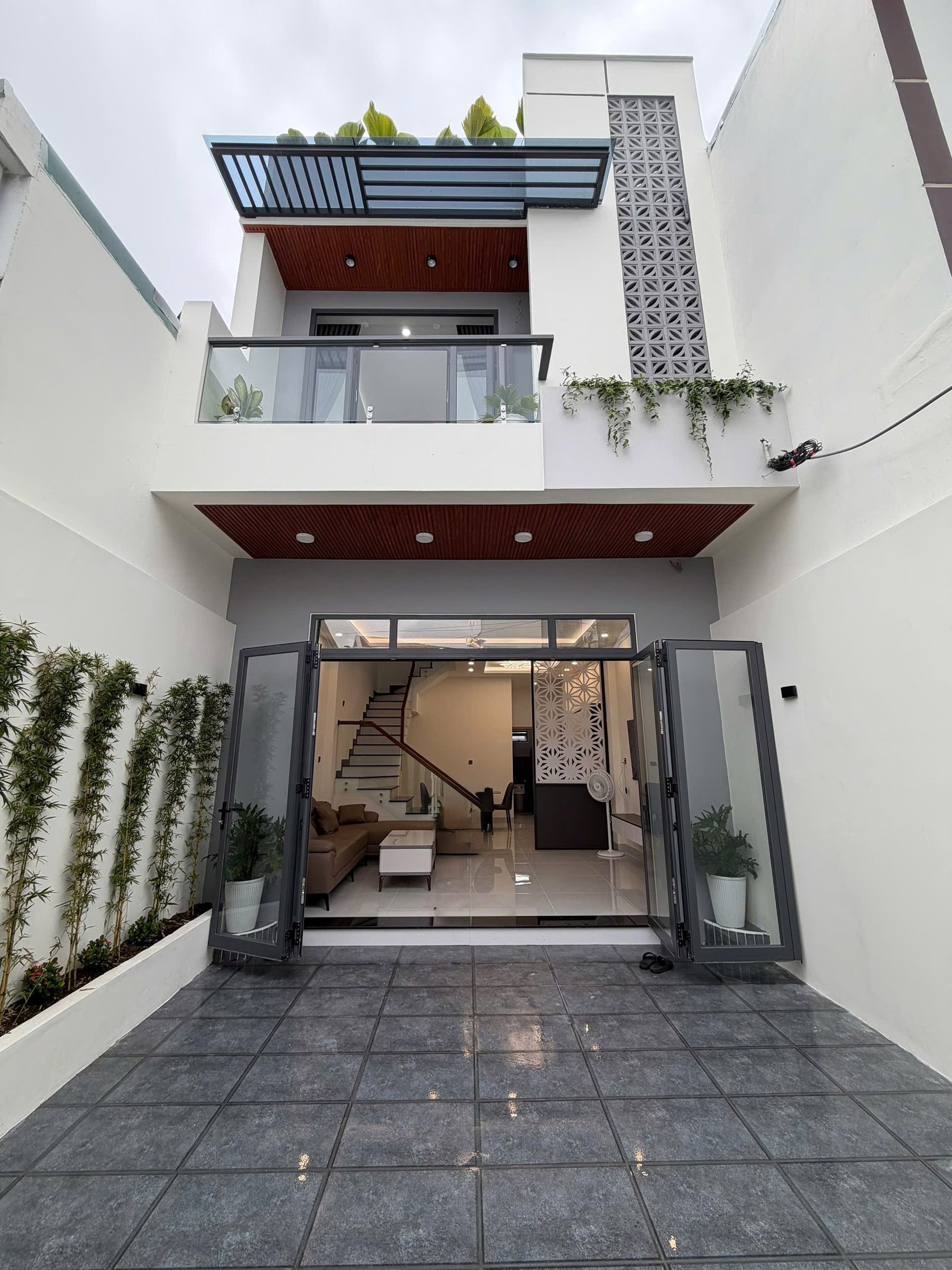 NHÀ 2 TẦNG MỚI ĐẸP ĐƯỜNG THÔNG TIN DIÊN AN 83,4M² CÁCH NHA TRANG 9Km